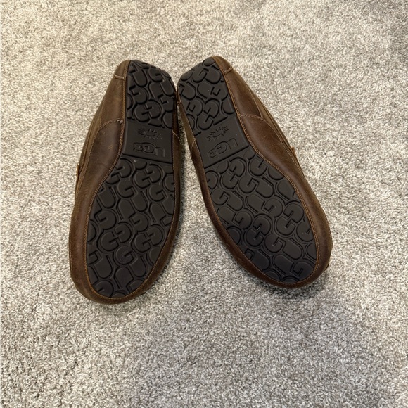 UGG - Men’s Ascot Premium Leather Slipper - Size 11 - Picture 4 of 5